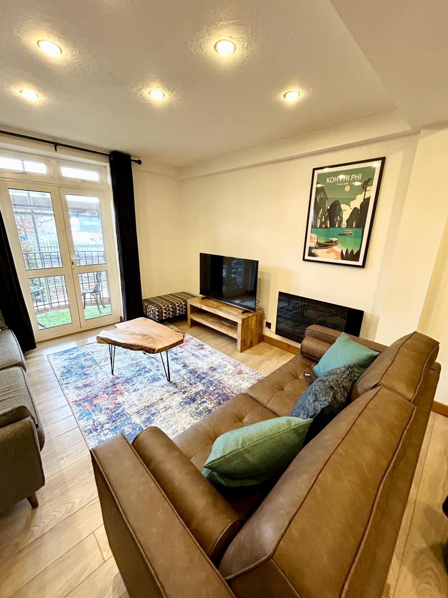 Spacious 3 Bedroom Apartment Close To Marina, 2 Parking Spaces, Kingsize Or Single Beds 南安普敦 外观 照片