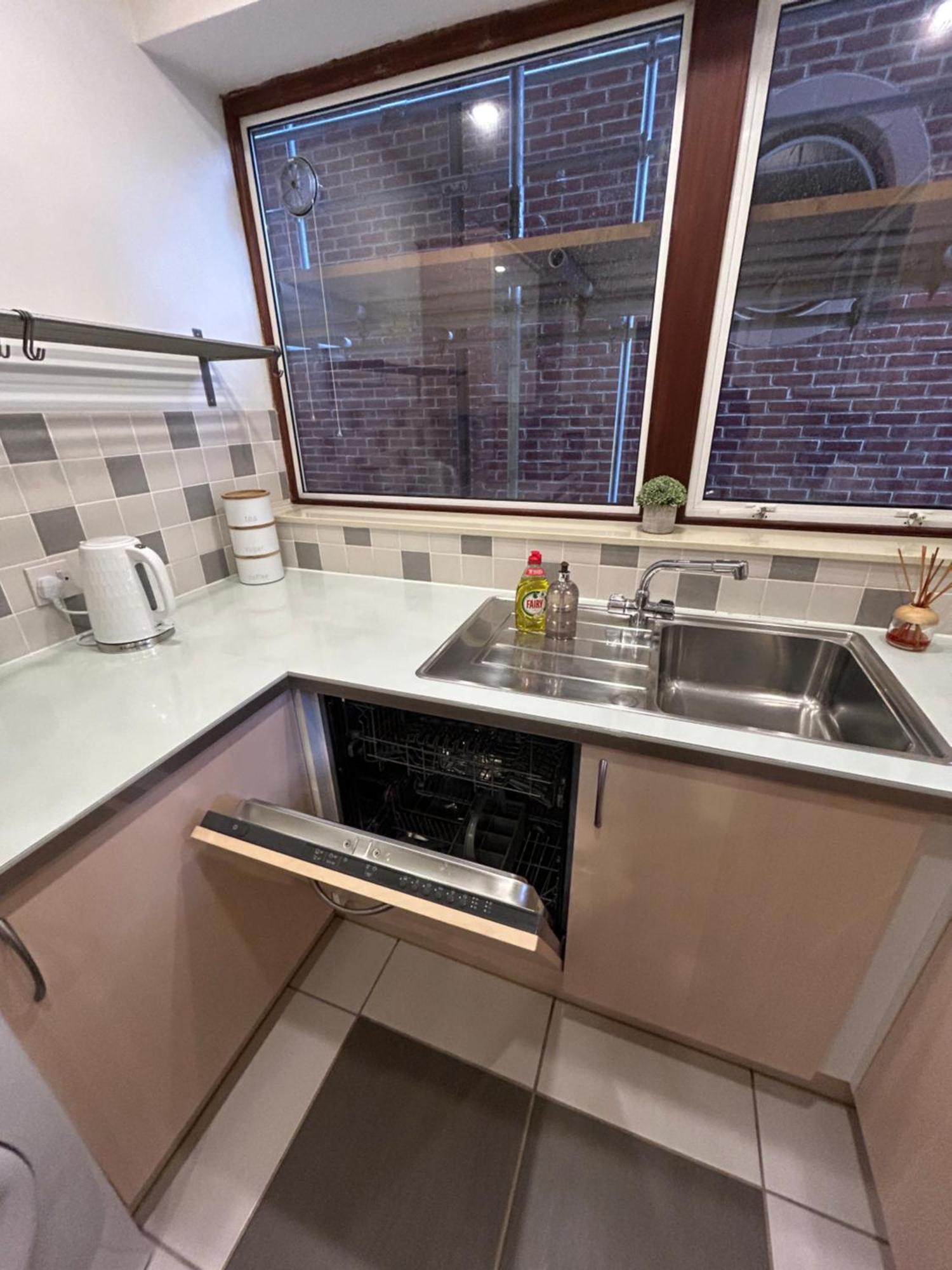Spacious 3 Bedroom Apartment Close To Marina, 2 Parking Spaces, Kingsize Or Single Beds 南安普敦 外观 照片