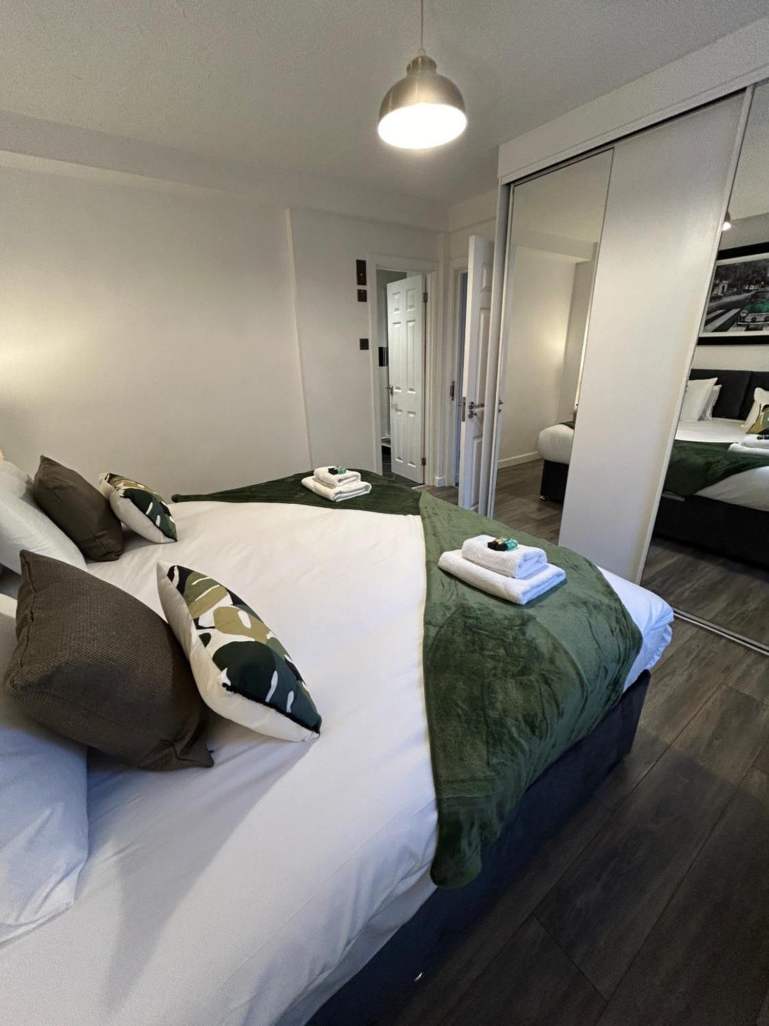 Spacious 3 Bedroom Apartment Close To Marina, 2 Parking Spaces, Kingsize Or Single Beds 南安普敦 外观 照片