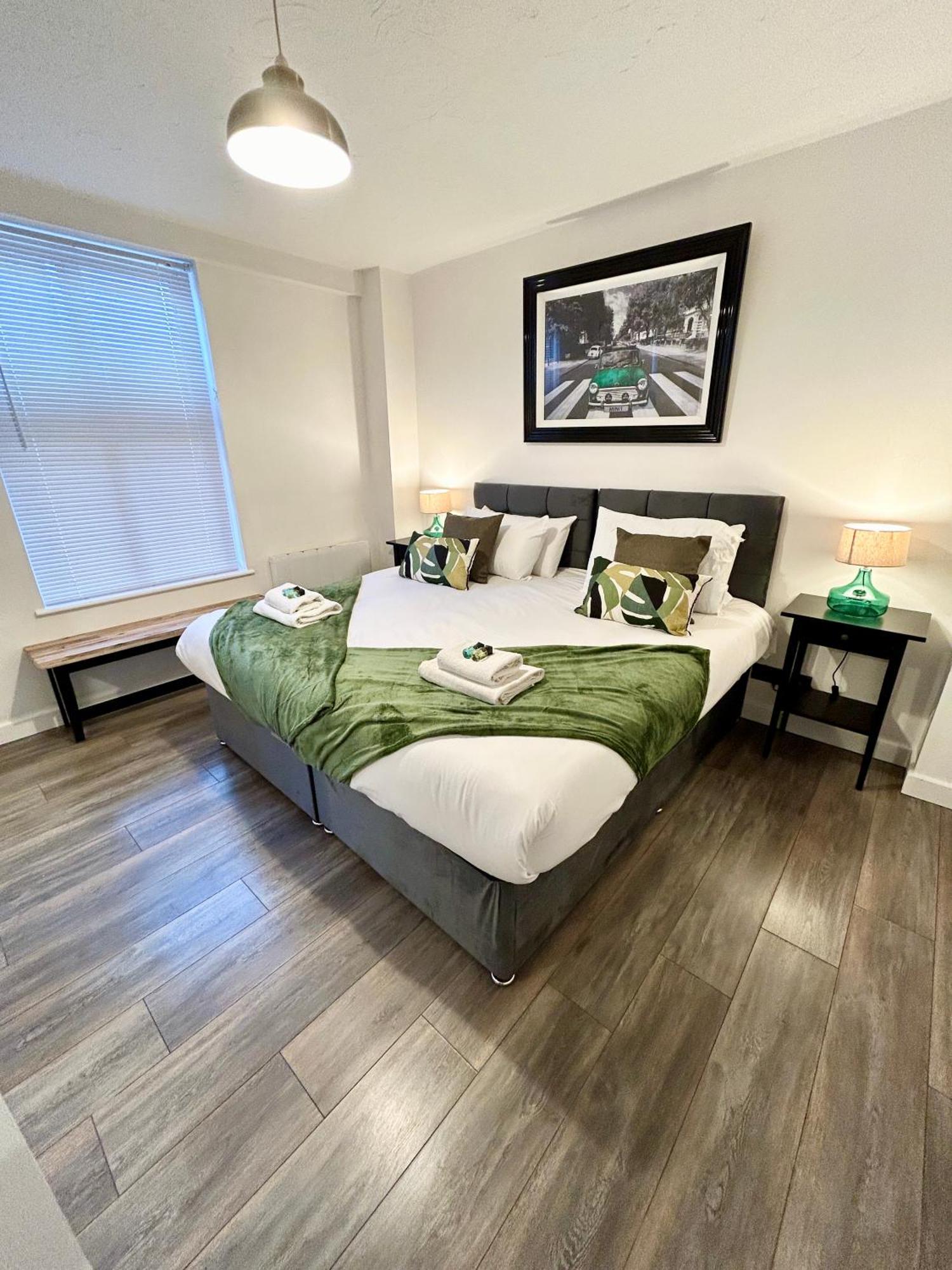 Spacious 3 Bedroom Apartment Close To Marina, 2 Parking Spaces, Kingsize Or Single Beds 南安普敦 外观 照片