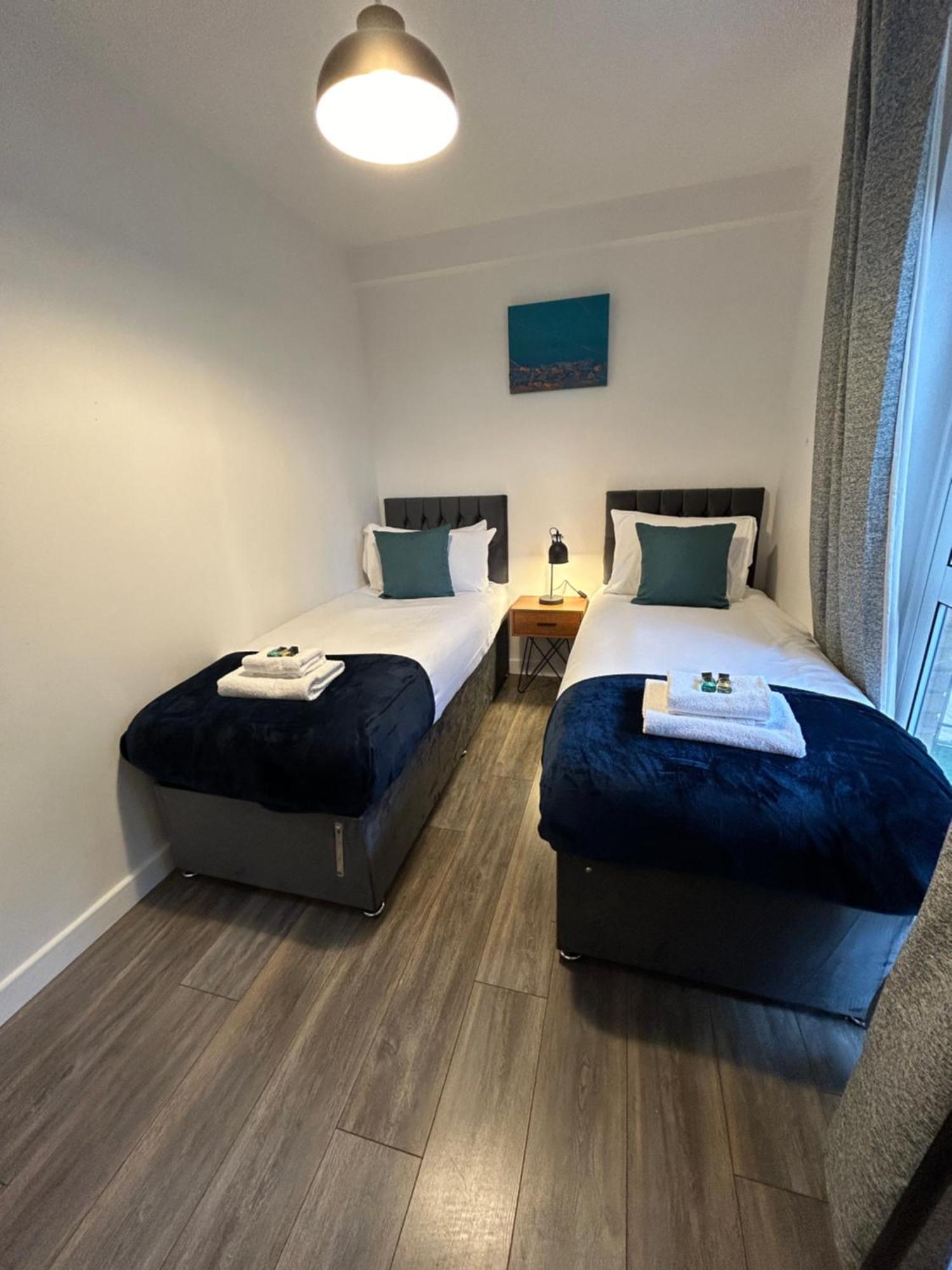 Spacious 3 Bedroom Apartment Close To Marina, 2 Parking Spaces, Kingsize Or Single Beds 南安普敦 外观 照片