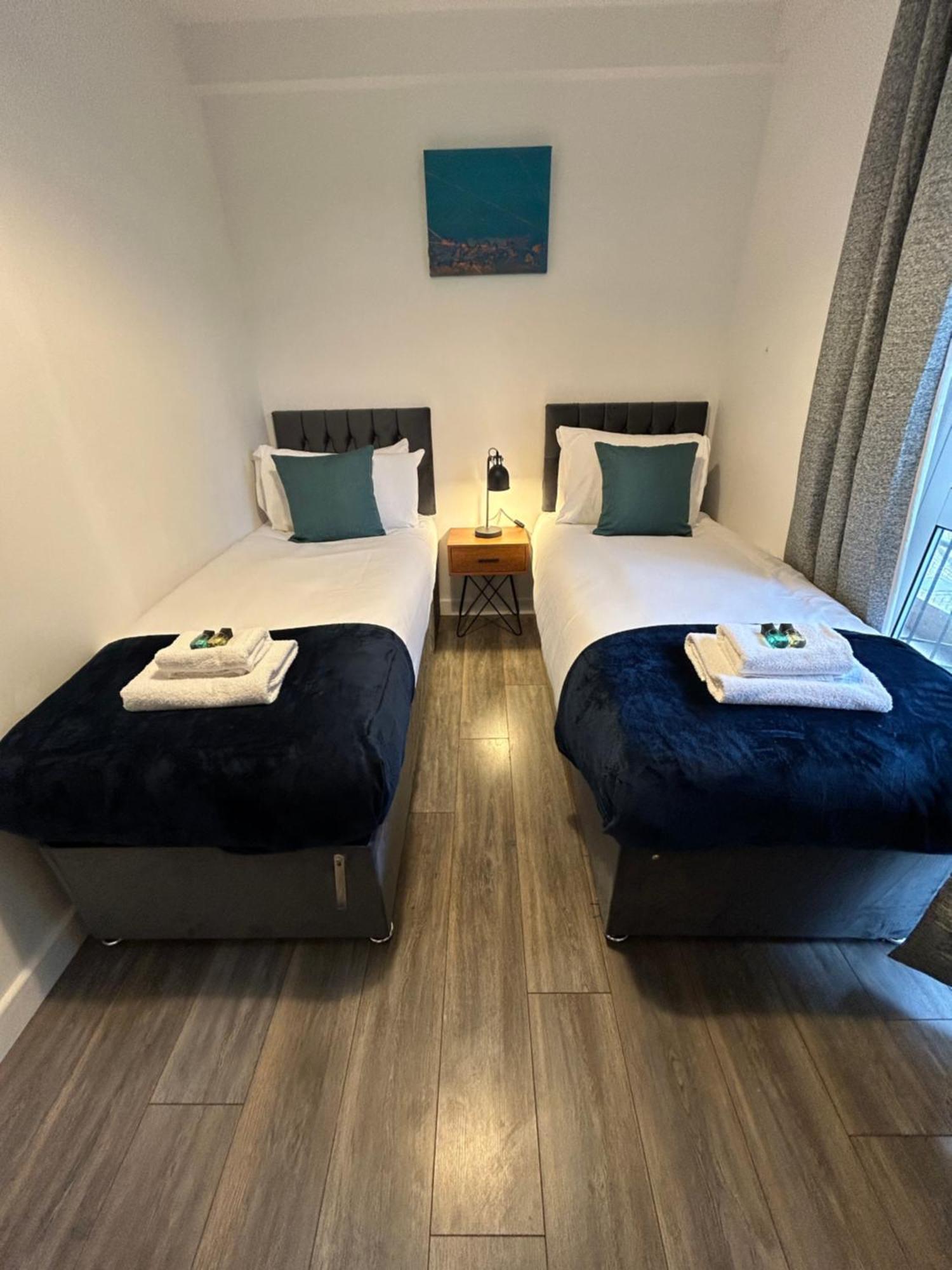 Spacious 3 Bedroom Apartment Close To Marina, 2 Parking Spaces, Kingsize Or Single Beds 南安普敦 外观 照片