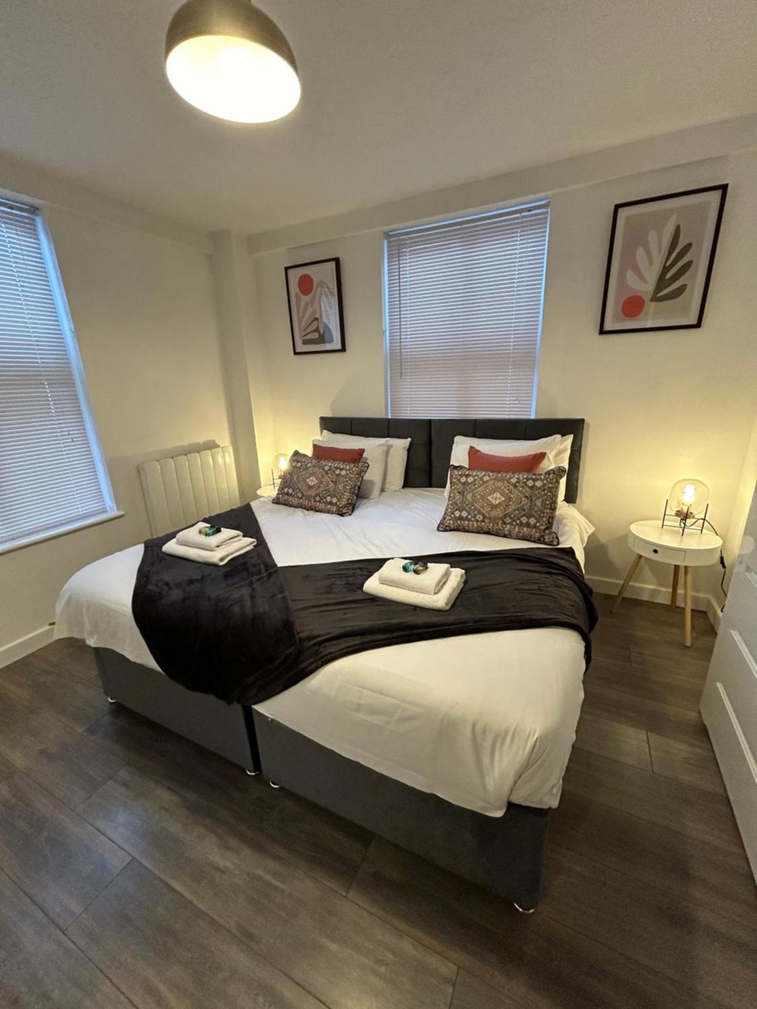 Spacious 3 Bedroom Apartment Close To Marina, 2 Parking Spaces, Kingsize Or Single Beds 南安普敦 外观 照片