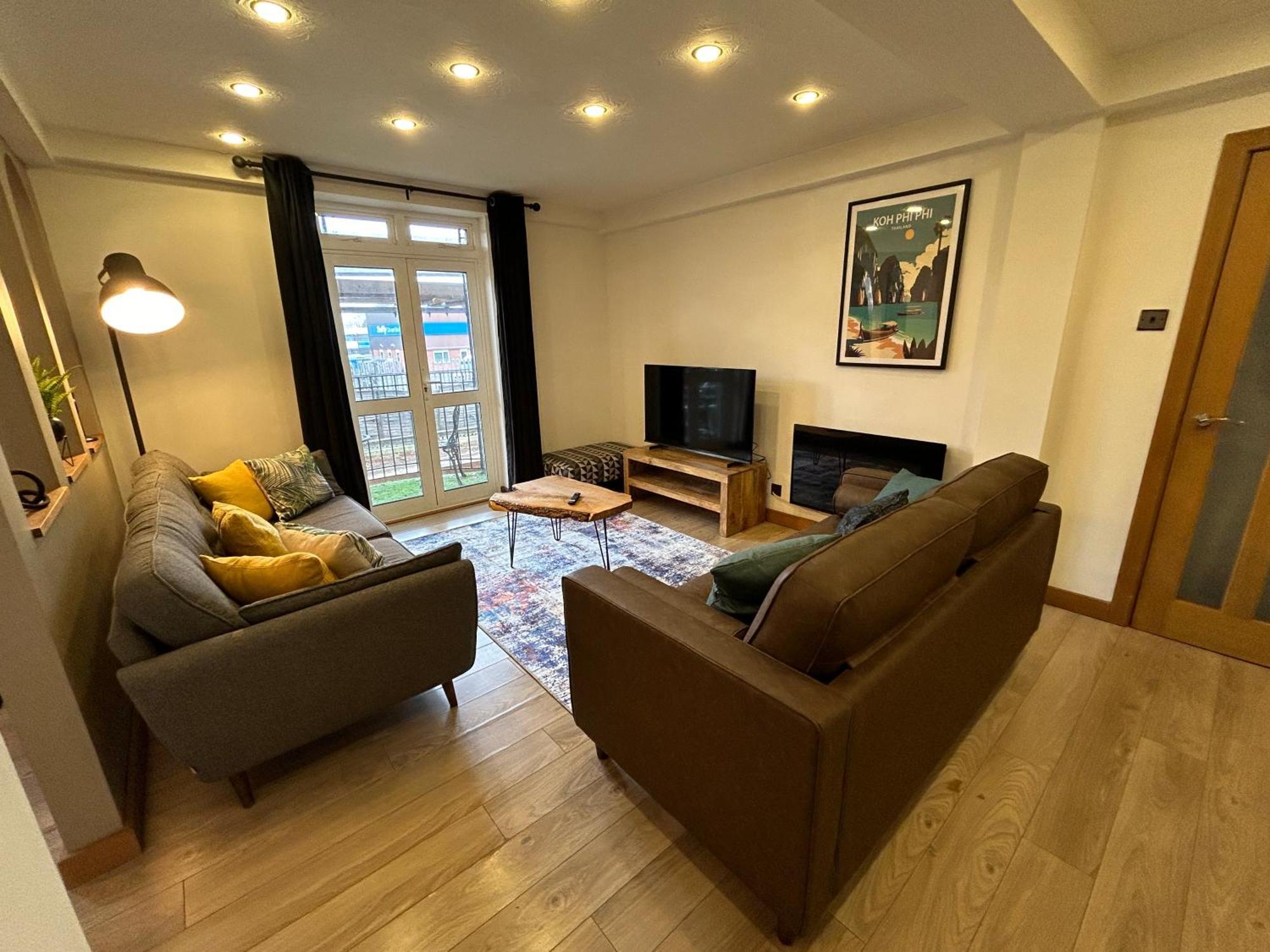 Spacious 3 Bedroom Apartment Close To Marina, 2 Parking Spaces, Kingsize Or Single Beds 南安普敦 外观 照片