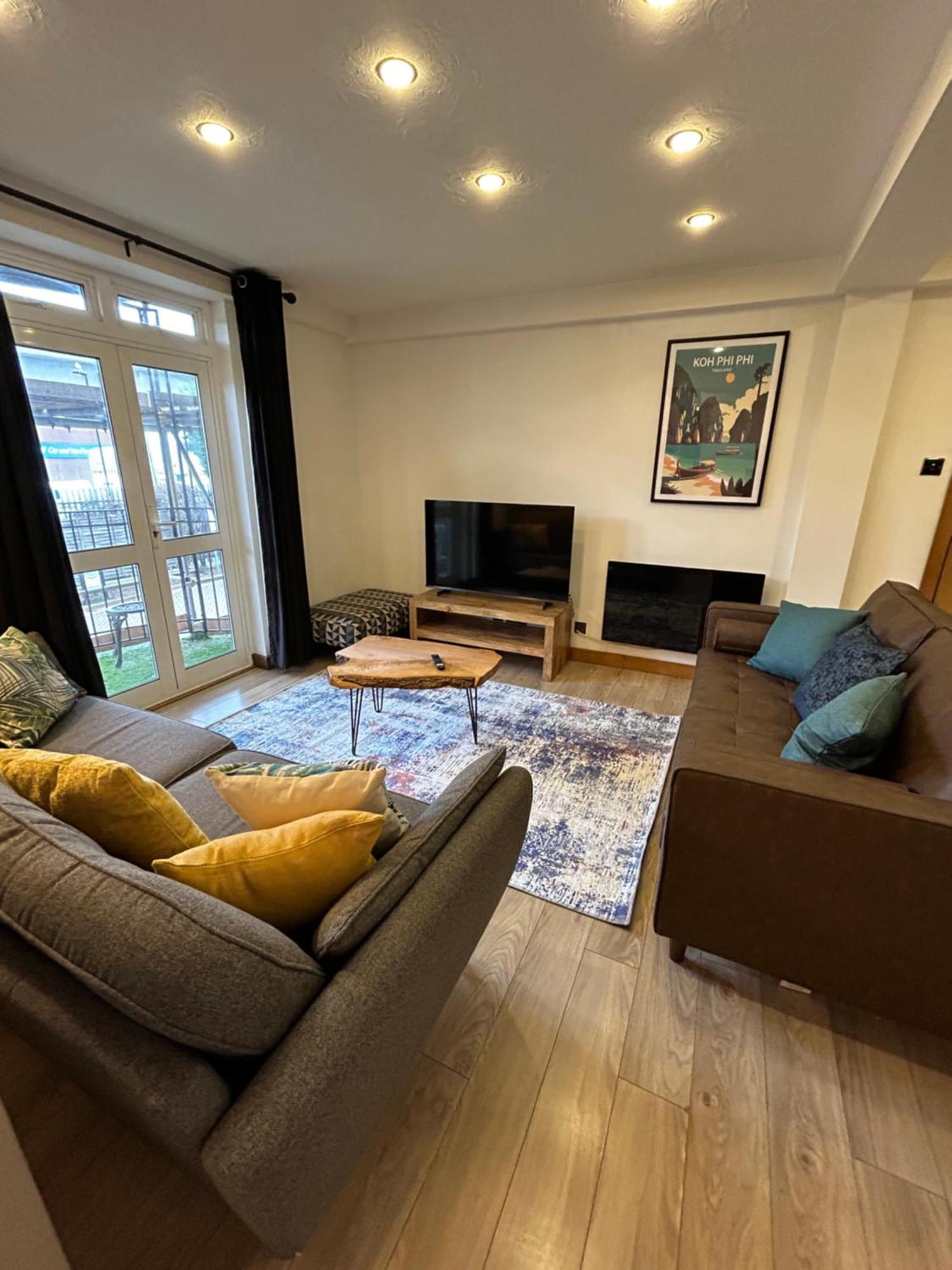 Spacious 3 Bedroom Apartment Close To Marina, 2 Parking Spaces, Kingsize Or Single Beds 南安普敦 外观 照片